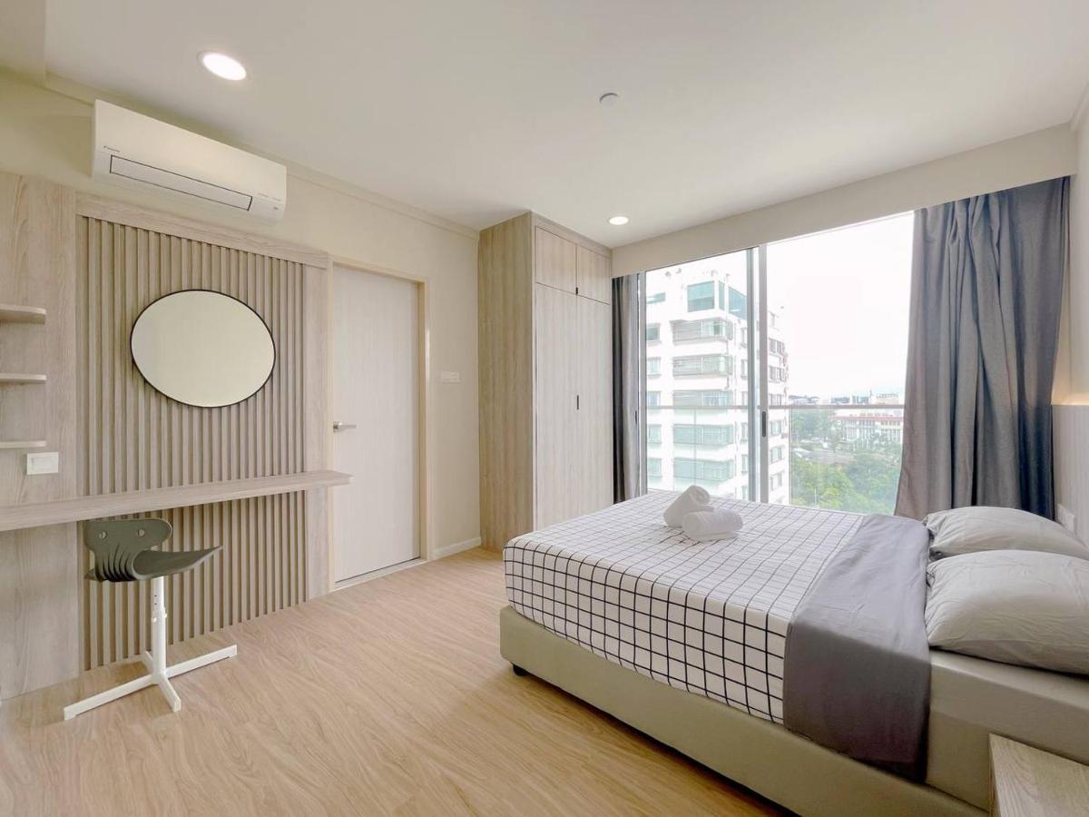 Queensland At Aru Suites,