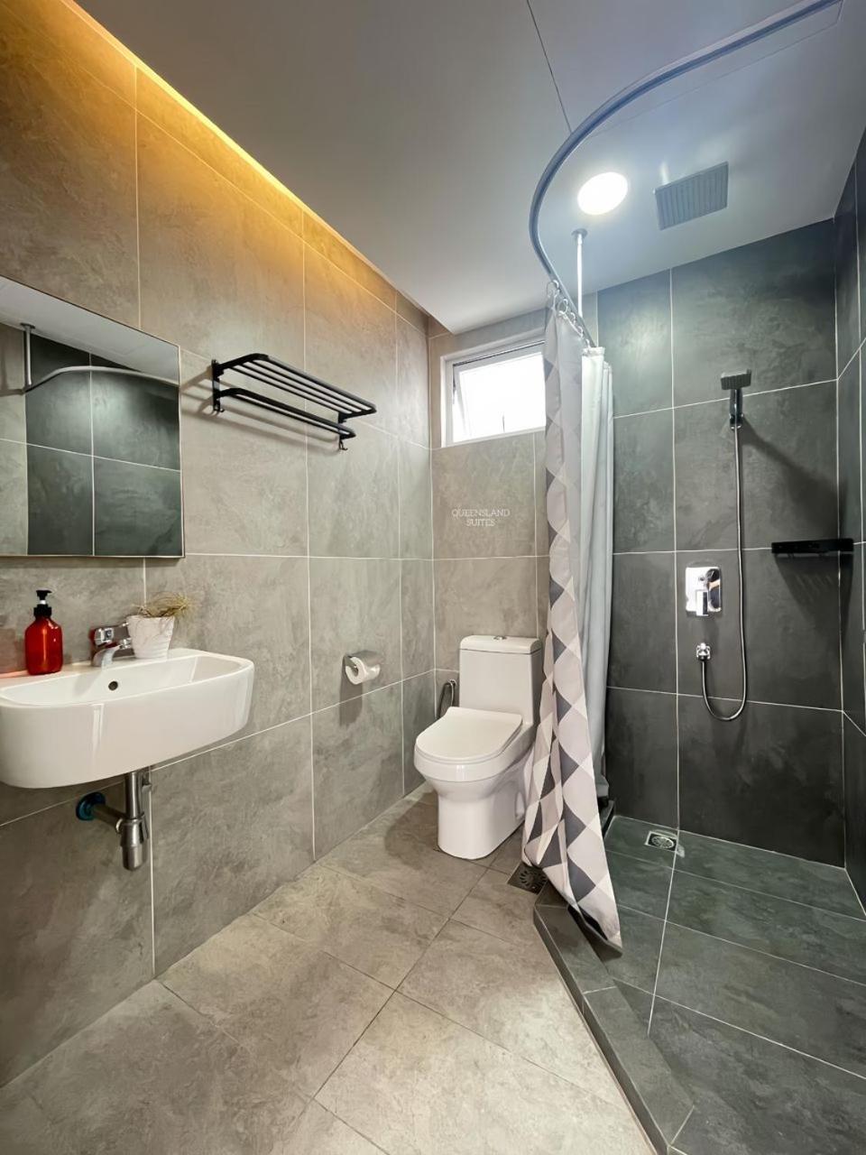 Apartment Queensland At Aru Suites, *